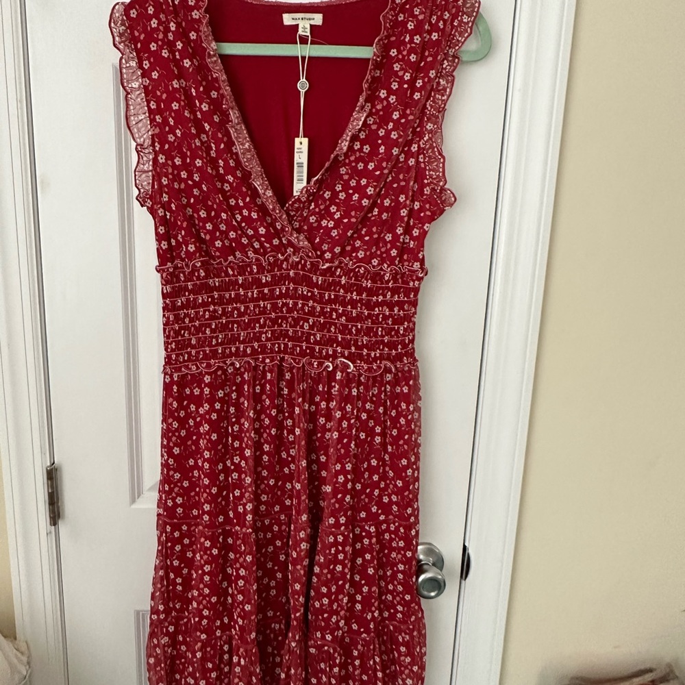 Max Studio v-neck sleeveless dress size Large ruffle trim, NWT